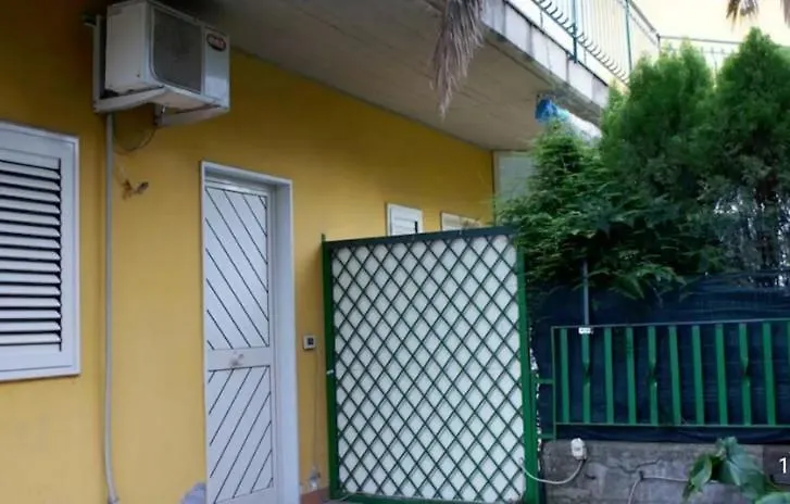 Villa Autostrada A 18 Giarre Panzió